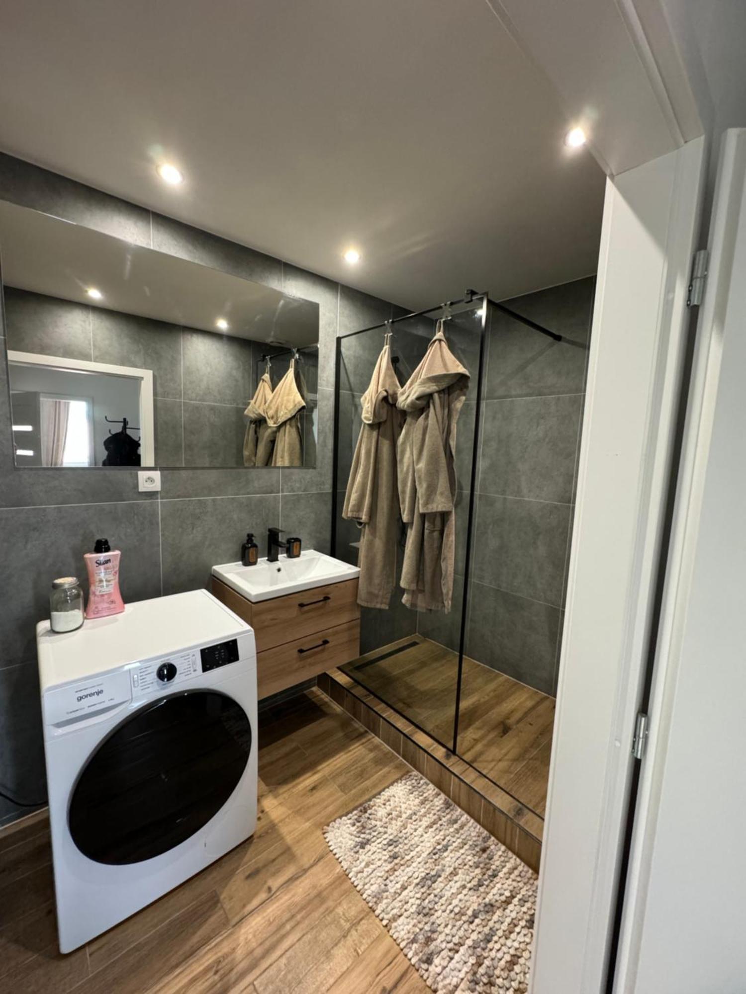 Modern Central Apartment Нітра Екстер'єр фото
