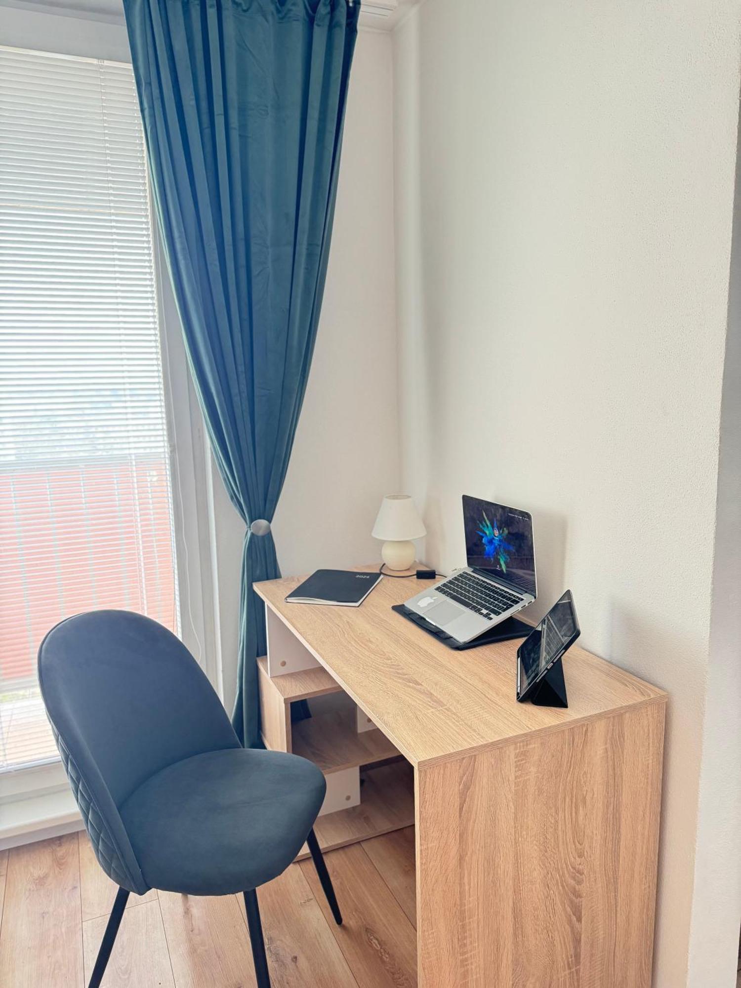 Modern Central Apartment Нітра Екстер'єр фото
