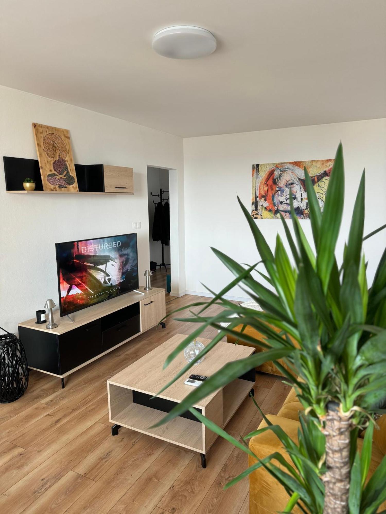 Modern Central Apartment Нітра Екстер'єр фото