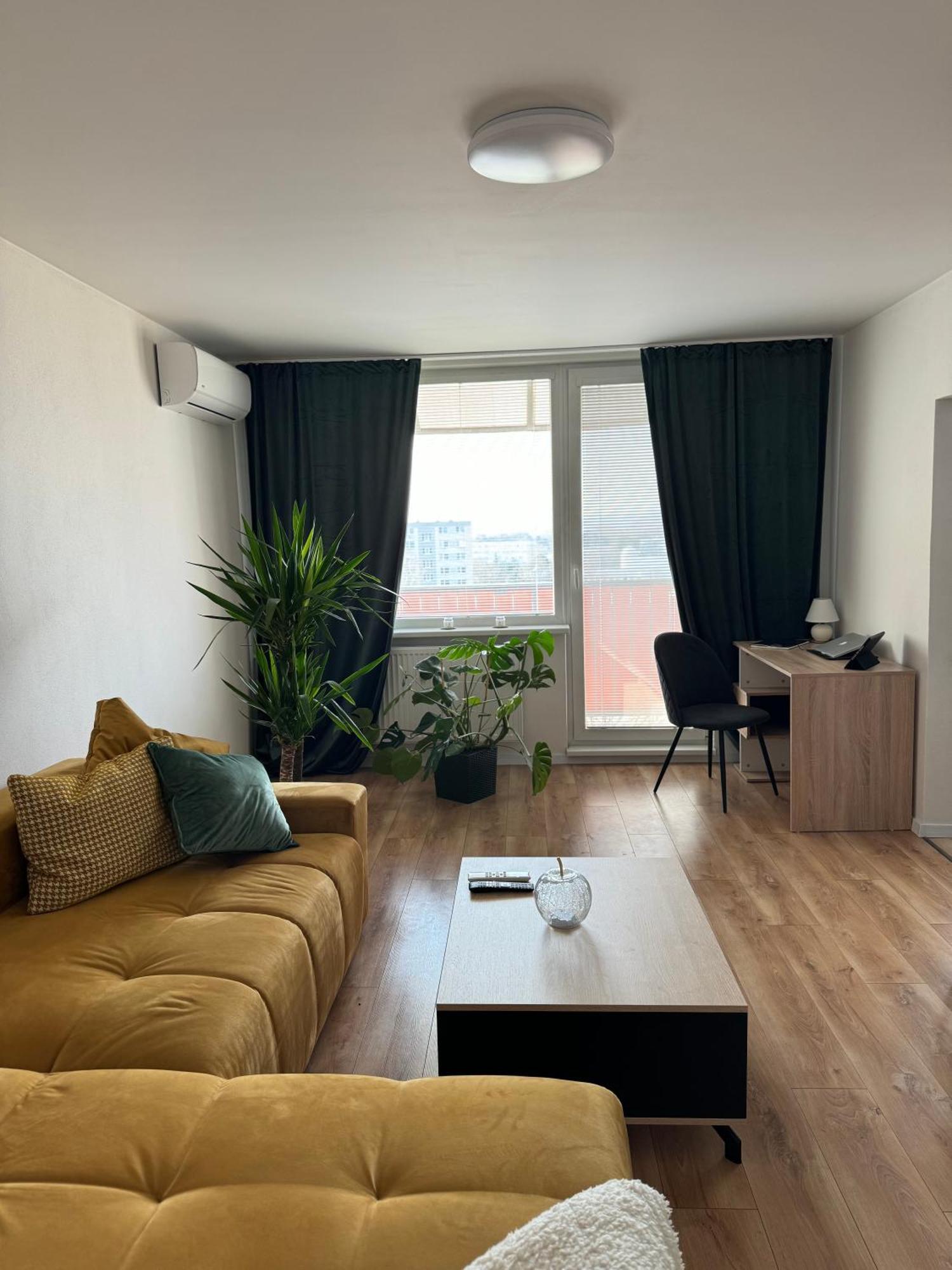 Modern Central Apartment Нітра Екстер'єр фото