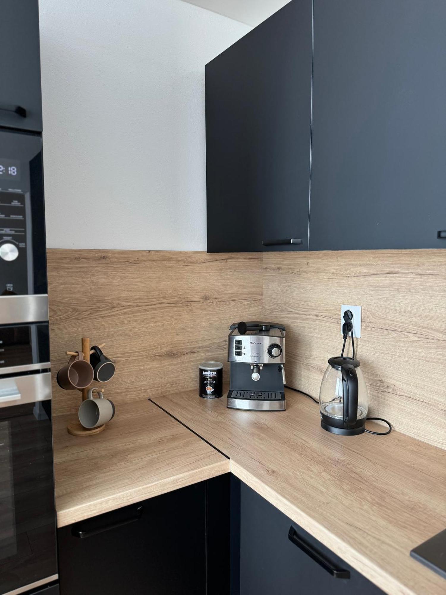 Modern Central Apartment Нітра Екстер'єр фото